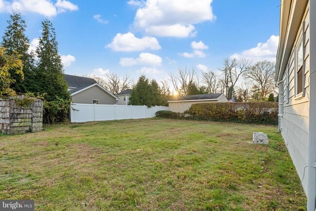 Building Photo - 1206 Sylvan Dr