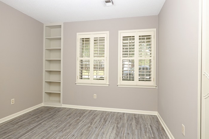 Building Photo - 620 Sandhurst Dr
