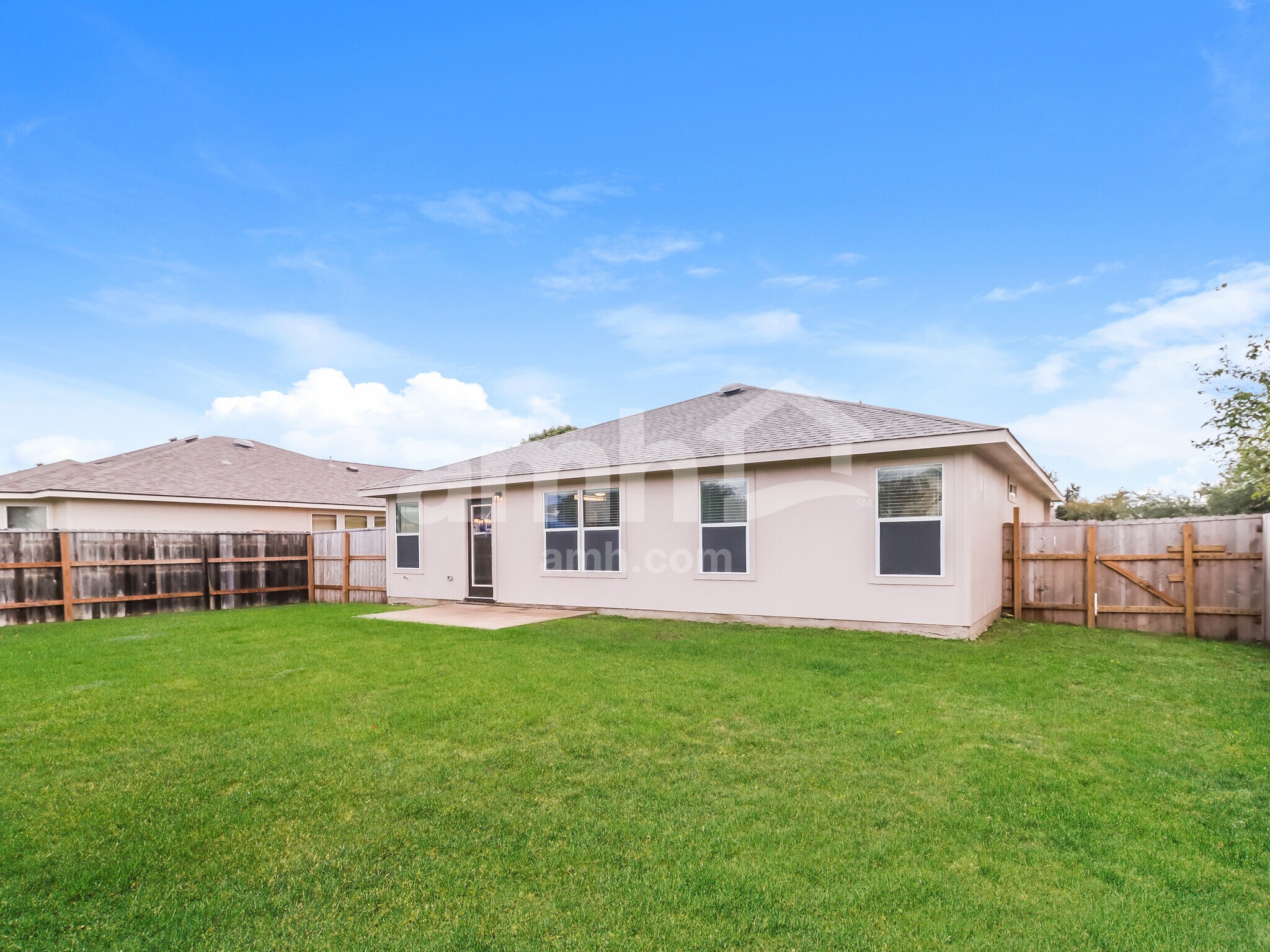 Building Photo - 118 Rinehardt St