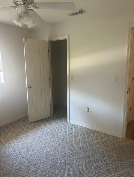 Building Photo - 540 Park Glen Dr