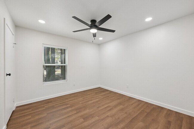 Building Photo - 14 Fiddleleaf Ct