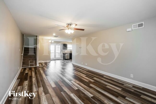 Building Photo - 305 Peterson Ln