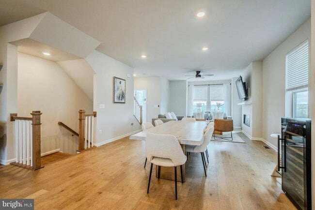 Building Photo - 813 Sawback Sq NE