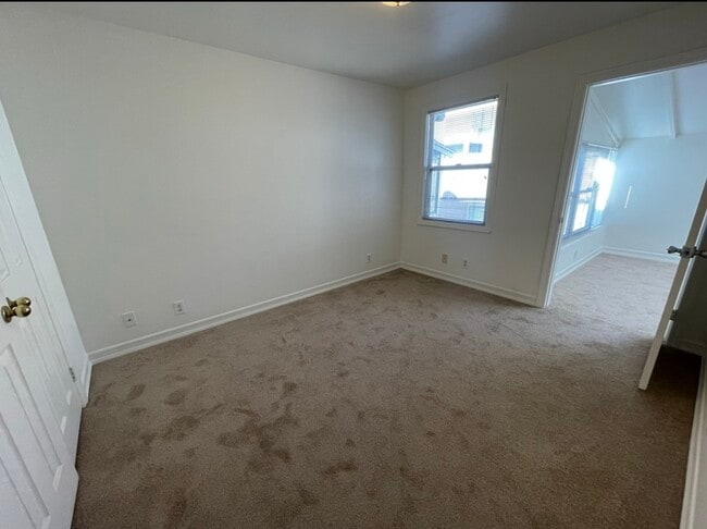 Building Photo - 430 Olive St