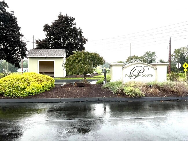 Building Photo - 1509 Summer Hill Dr