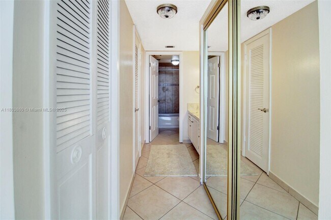 Building Photo - 18011 Biscayne Blvd