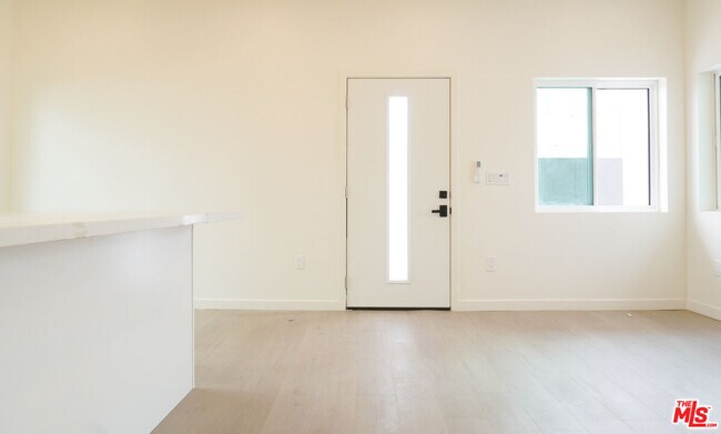 Building Photo - 1515 S Hayworth Ave