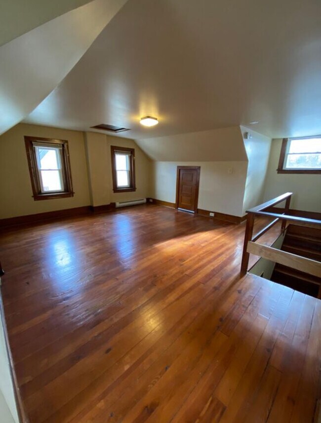 Building Photo - 218 Noble St