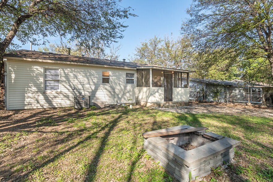 Building Photo - 3045 Olive Pl