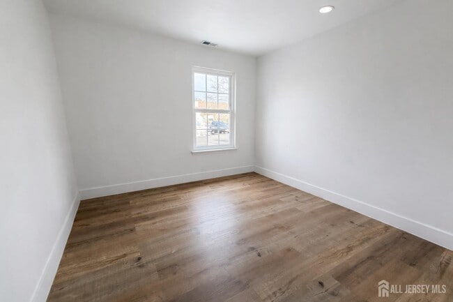 Building Photo - 1413 Pebble Pl