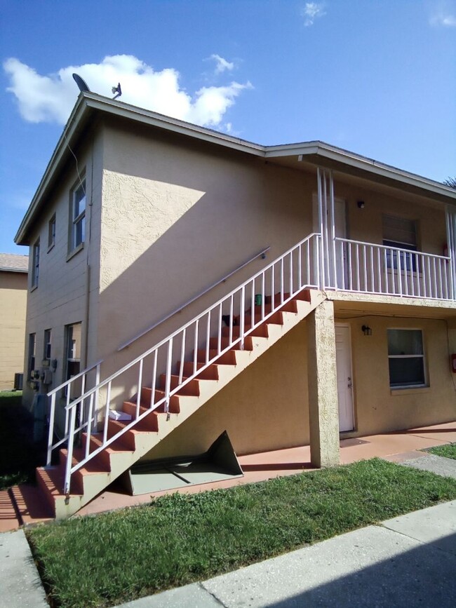 Primary Photo - Beautiiful Palm Gardens 2 bedroom, 1 bath ...