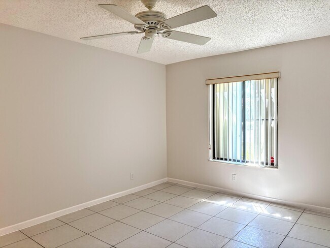 Building Photo - 631 Sea Pine Way