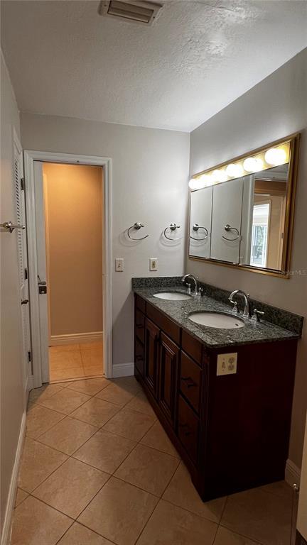 Building Photo - 8625 Vista Shores Ct