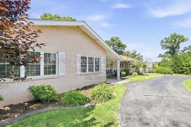 Building Photo - 959 Orchard Lakes Dr