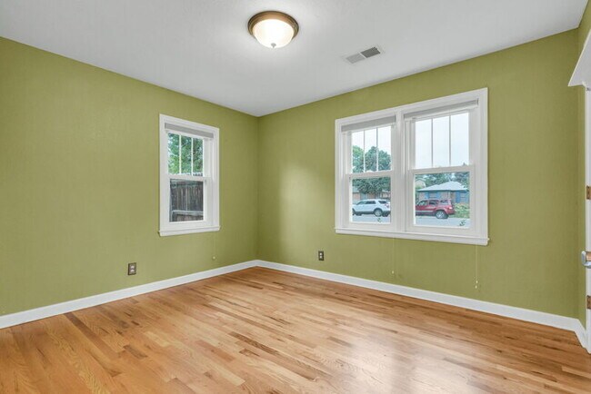 Building Photo - 1780 Roslyn St