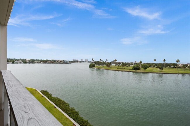 Building Photo - 450 Treasure Island Causeway