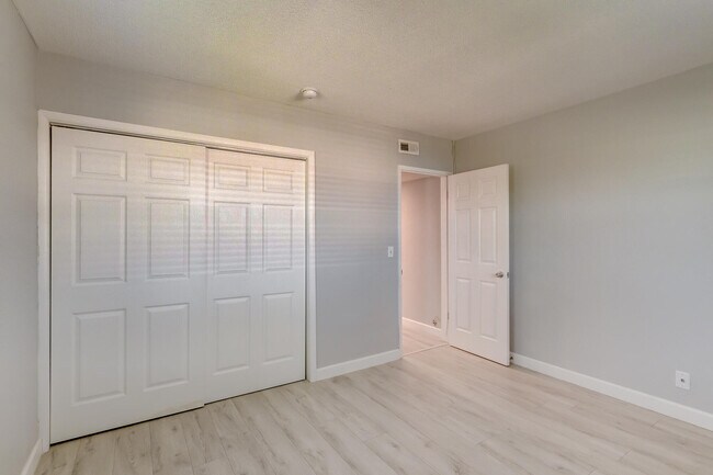 Building Photo - 2591 NE 55th Ct