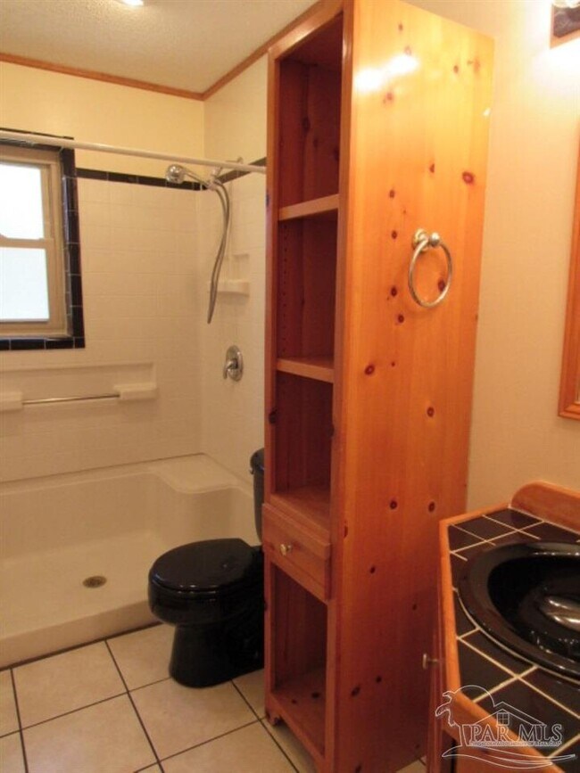 Building Photo - 6112 Hwy 95A N