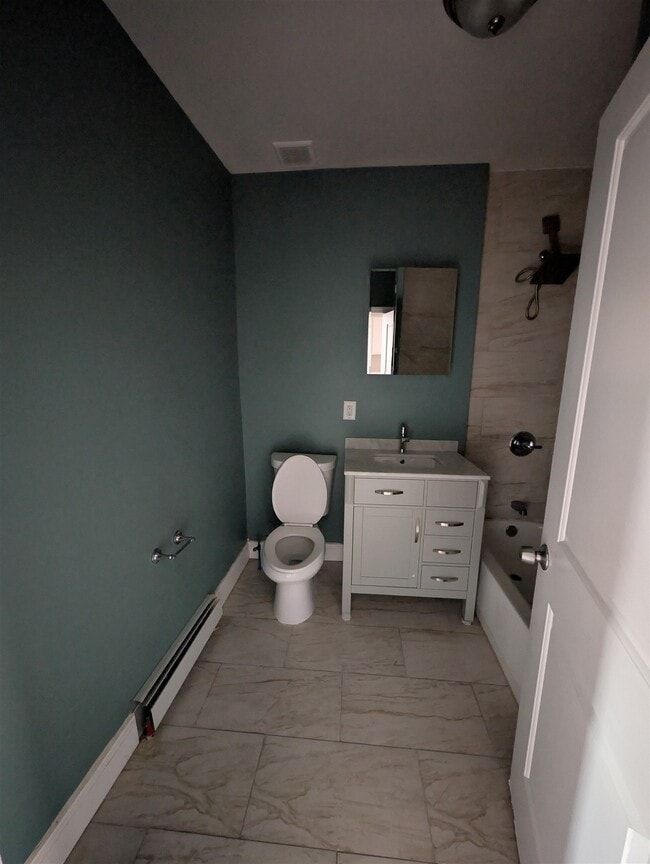 Building Photo - 719 28th St