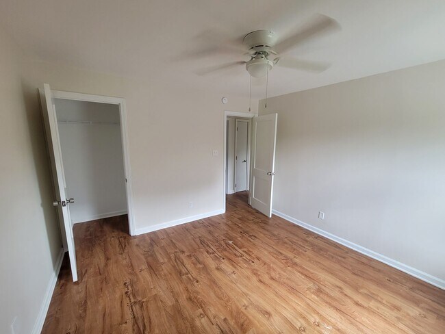 Building Photo - 2 Bedroom House