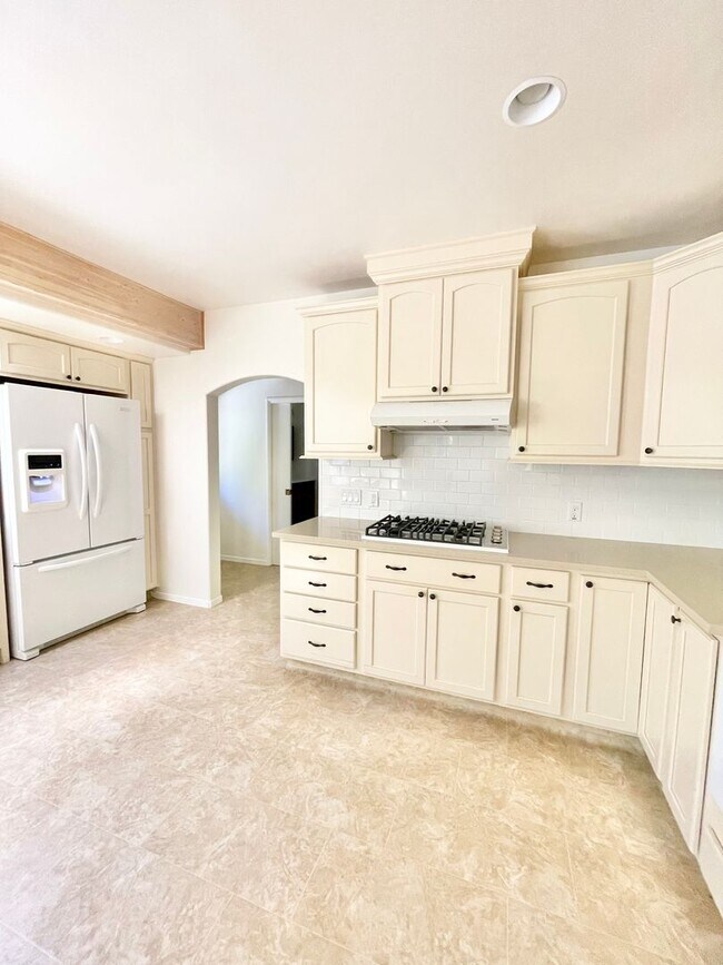 Building Photo - $3,900/month – Rare Country Feel on an Expansive Lot in One of Santa Rosa's Desirable Neighborhoods!