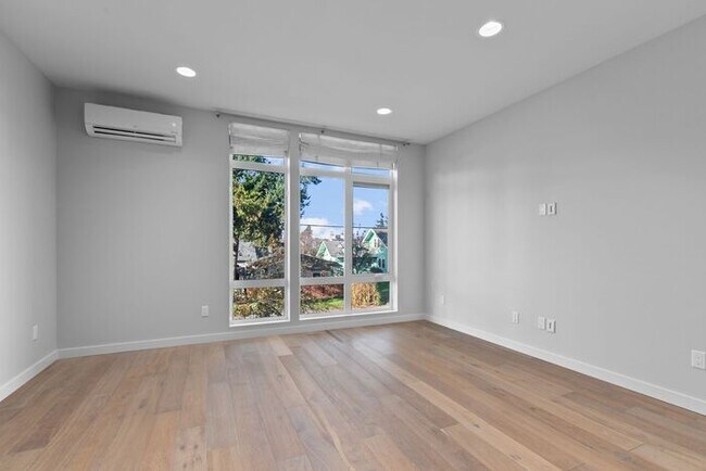 Building Photo - Stunning AIR CONDITIONED Alki Townhome w/ Rooftop Ocean View