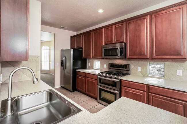 Building Photo - 5 Bedroom in Lakeside at Canyon Springs!