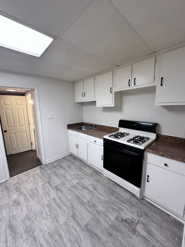Building Photo - Quaint 2 Bedroom Single Family Home in York