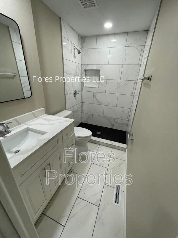 Building Photo - 2561 Milverton Way