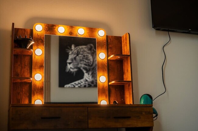 Building Photo - 1229 W 1st Ave