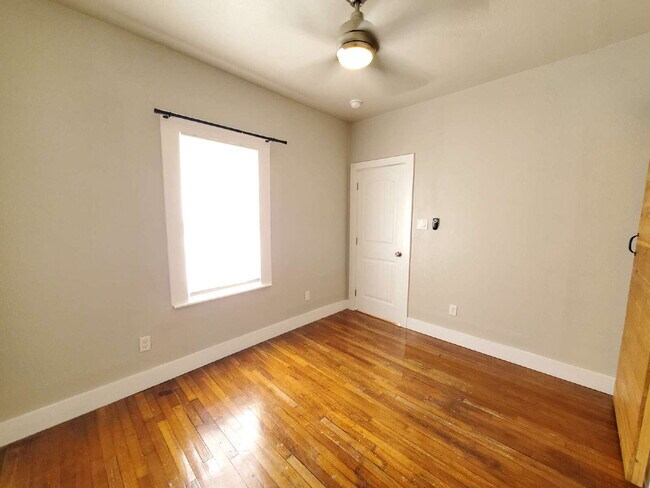 Building Photo - Modern 2-Bed / 2-Bath in Dignowity Hill with Off-Street Parking