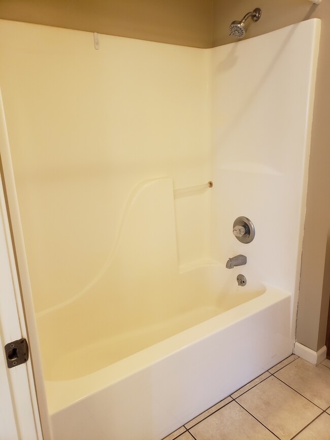 Shower/ tub in Bathroom - 103 W 12th St