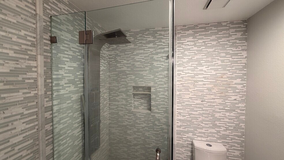 Building Photo - 1200 Pacific Coast Hwy