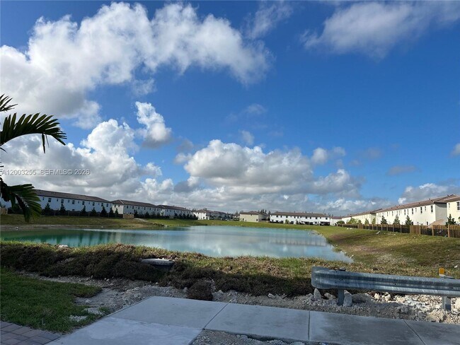 Building Photo - 2679 SE 25th Ter