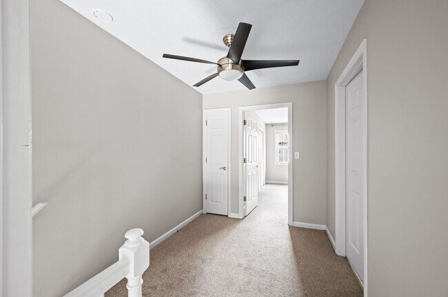 Building Photo - Awesome updated 2BR/1.5BA townhome in Bell...