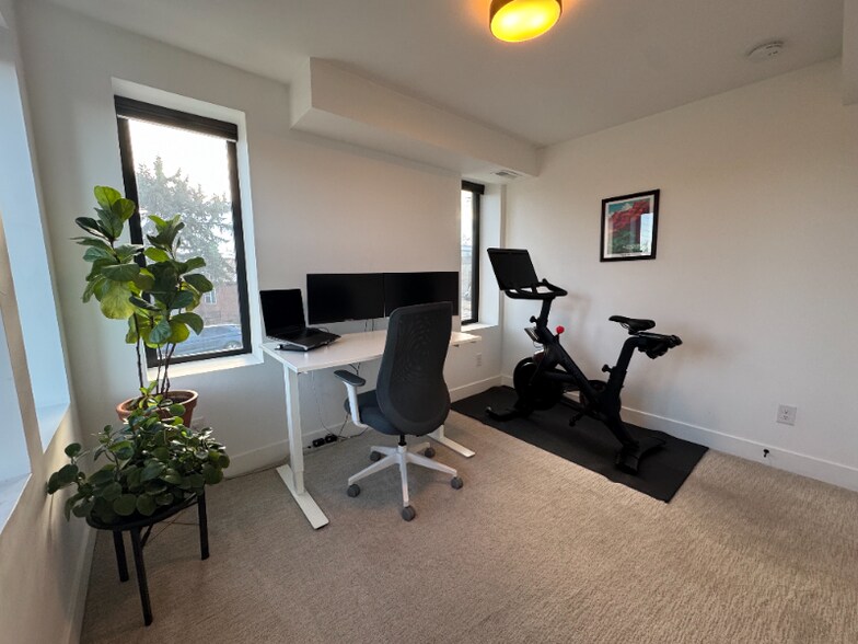 Building Photo - 1401 Yates St