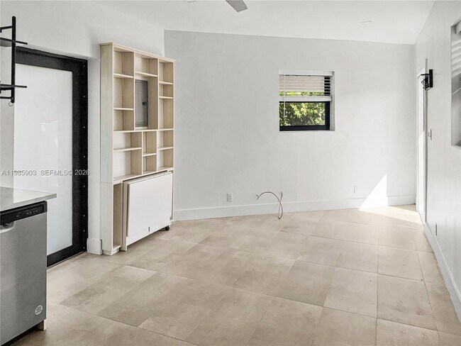 Building Photo - 551 NE 26th St