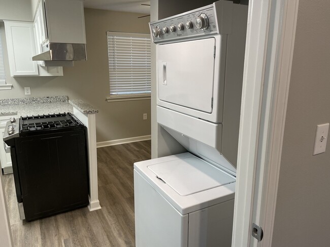 Building Photo - Totally Remodeled 2 bedroom 1.5 bath Townh...
