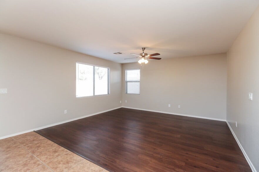 Building Photo - 960 N 168th Dr