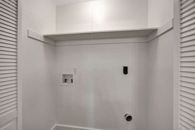 Building Photo - Newly Renovated