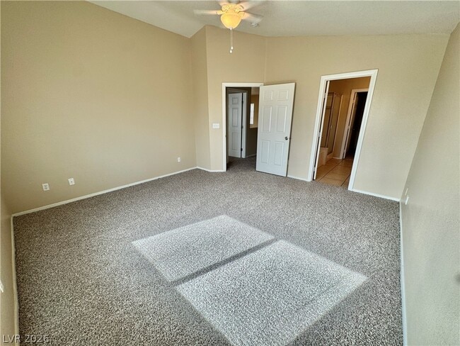 Building Photo - 3805 Hollycroft Dr