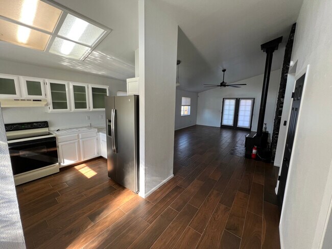 Building Photo - 1041 Deena Way