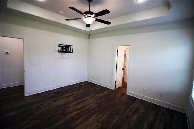 Building Photo - 851 Petit Jean St