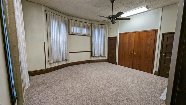 Building Photo - 707 Brady-707