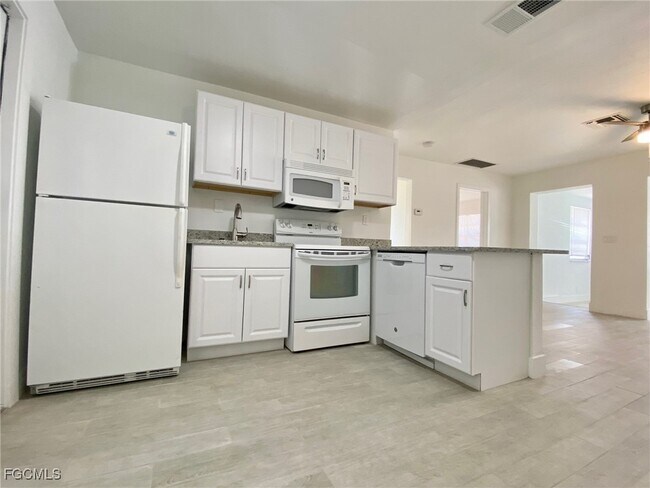 Building Photo - 317 Tarpon Dr