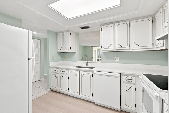 Building Photo - 950 NW 80th Ave
