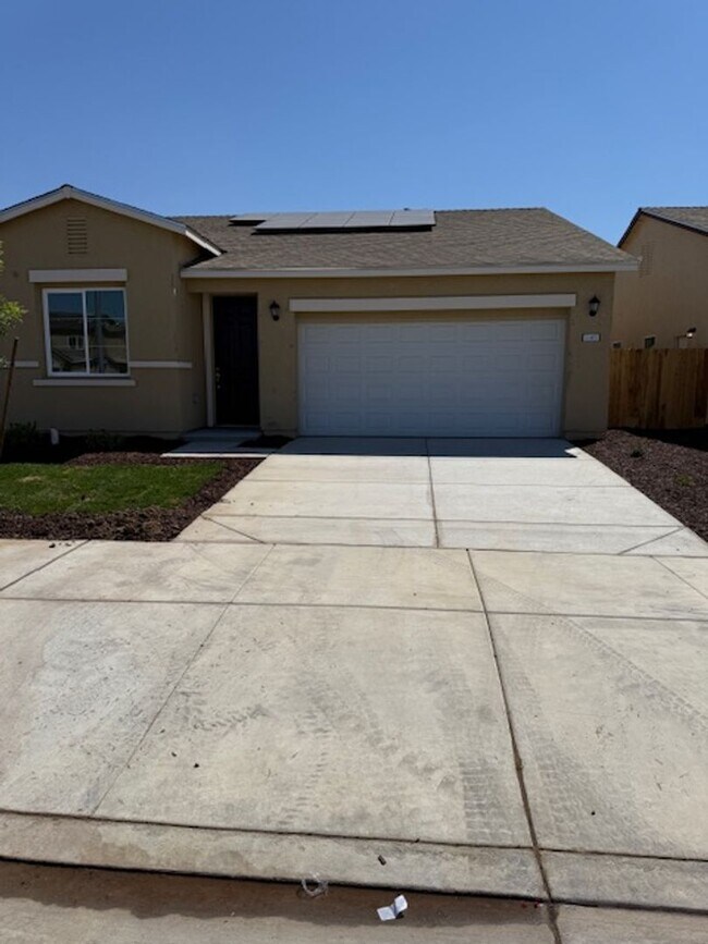 Building Photo - Stylish New-Construction Rental Near UC Me...