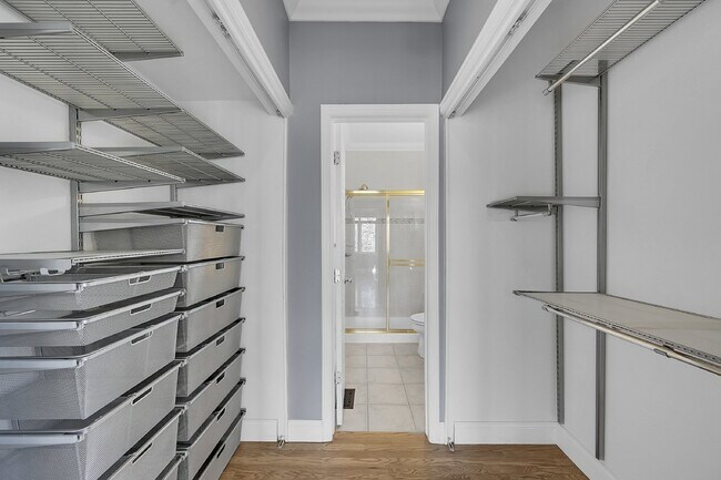 Building Photo - $3,150.00 - 2 Beds, 2.5 Baths, Apartment i...