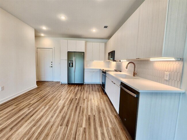 Building Photo - 4802 S Congress Ave