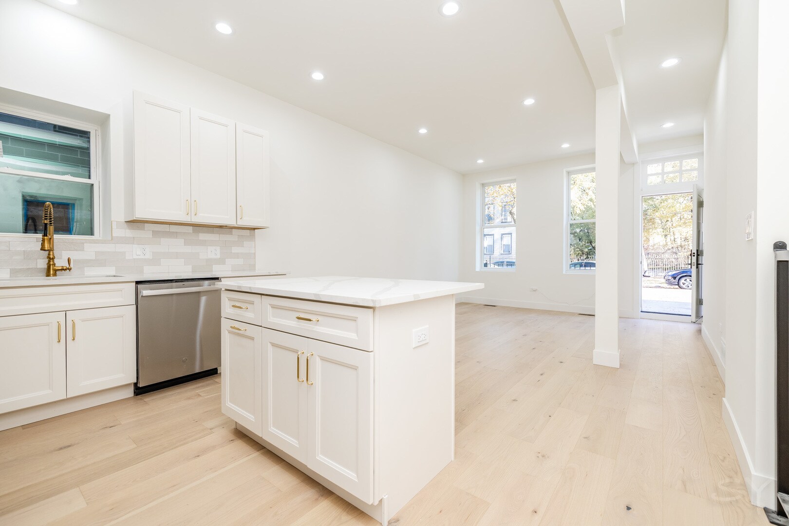 Building Photo - 1830 S Peoria St